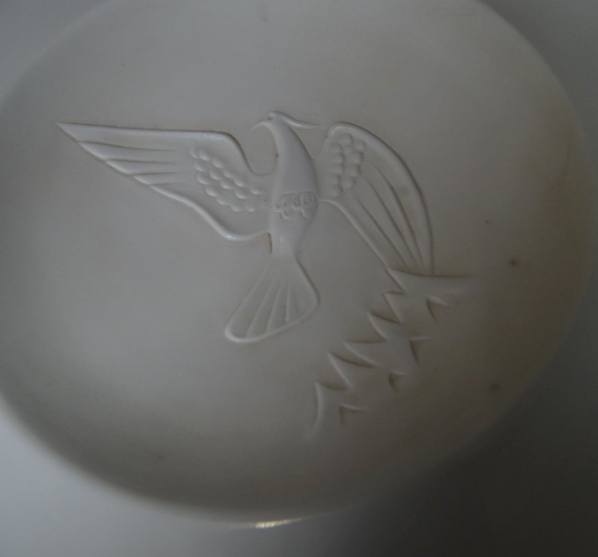 grosse Rosenthal Schale auf Standring,getreppt und mittig Vogelrelief, D-32,5 cm, weiss - Bild 6 aus 8