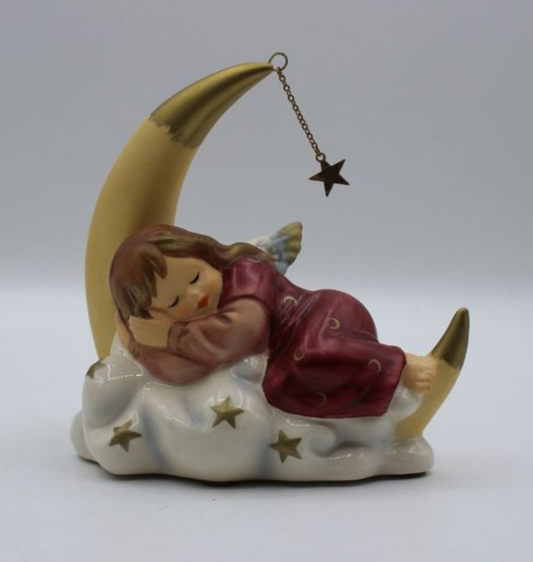 Goebel-Weihnachtsengel auf Mond schlafend, H-9,5cm.