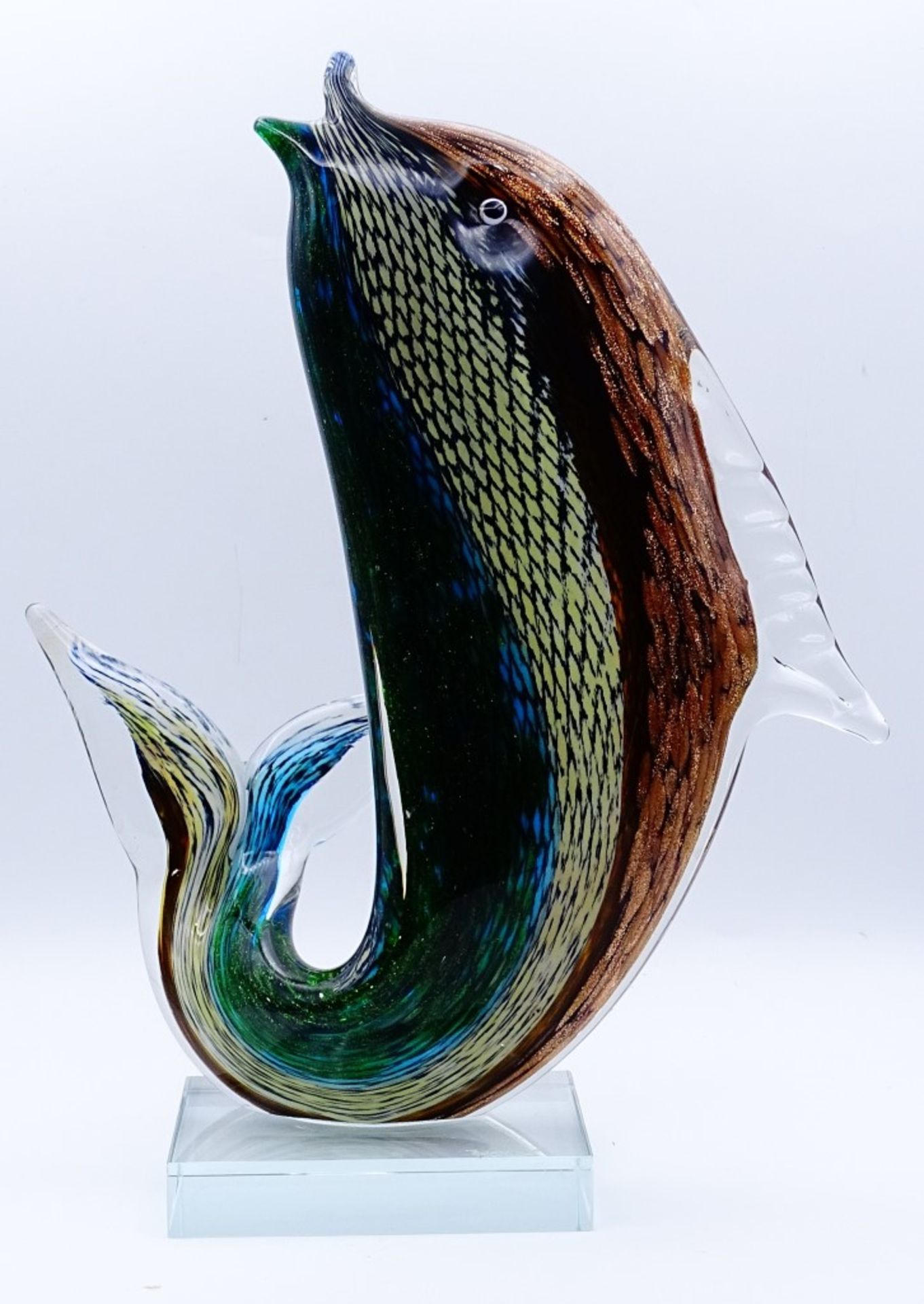springender grosser Fisch auf Platte, Murano, bunt, H-28 cm, B-22 cm