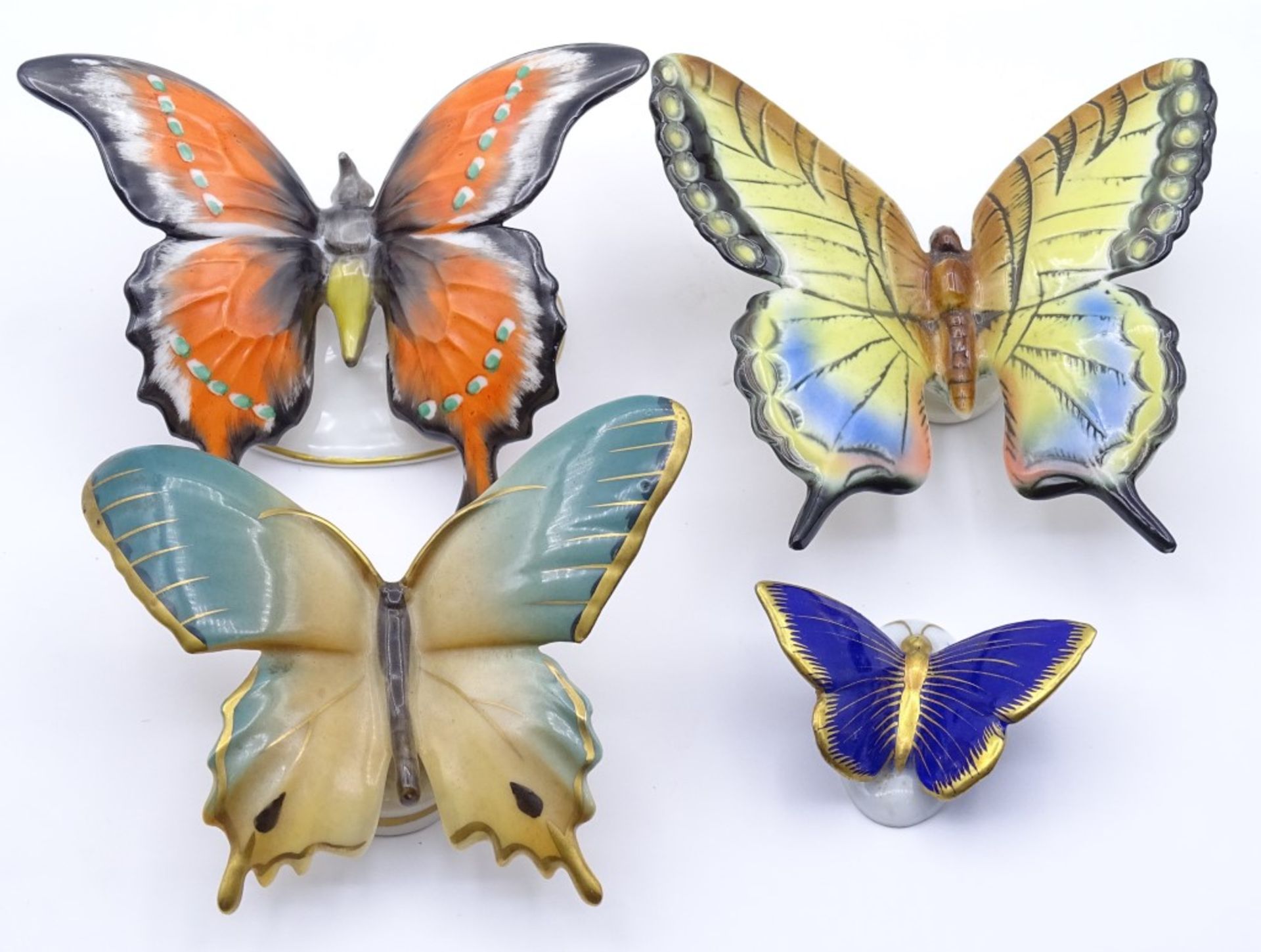 Vier unterschiedlich große Schmetterlinge versch.Marken,L-3,7-9,5c