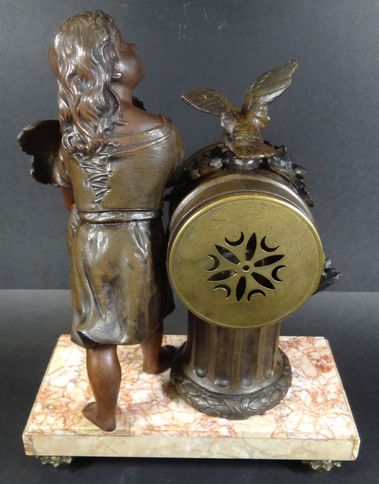 frz. figürliche Kaminuhr "Les deux amis" wohl Bronze, H-34 cm, B-25 c - Bild 6 aus 9