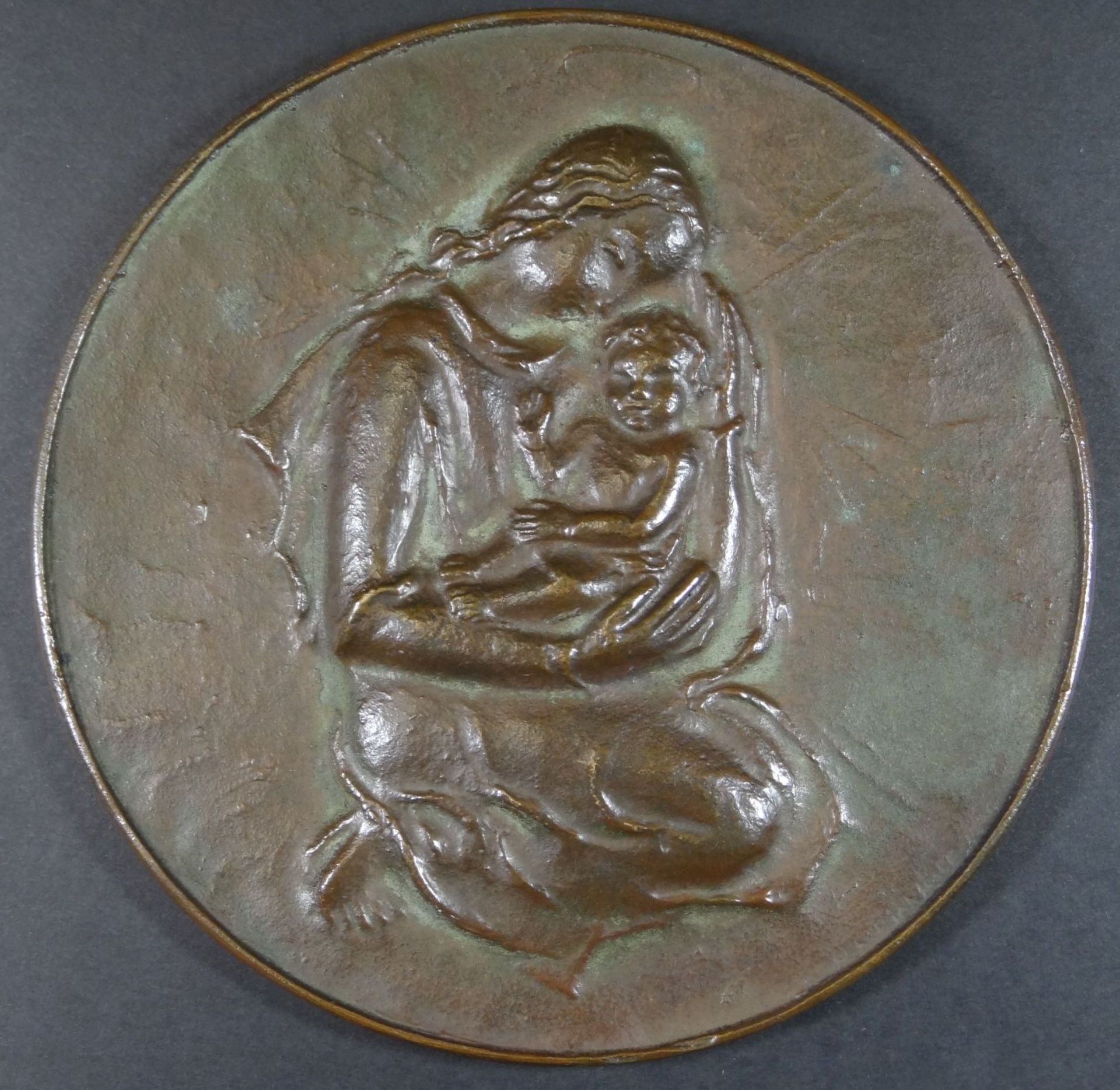 Gottfred EICKHOFF, 1930 (1902-1982), runde Bronze-Plakette "Mutter und Kind", schwer lesbar