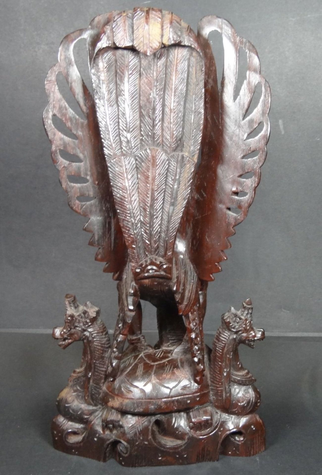 Holzschnitzerei, indon. Gottheit "Garuda" mit Drachenköpfen, H-32 cm, B-16 cm, ält - Bild 6 aus 7
