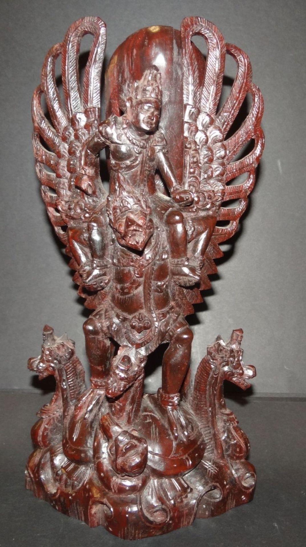 Holzschnitzerei, indon. Gottheit "Garuda" mit Drachenköpfen, H-32 cm, B-16 cm, ält