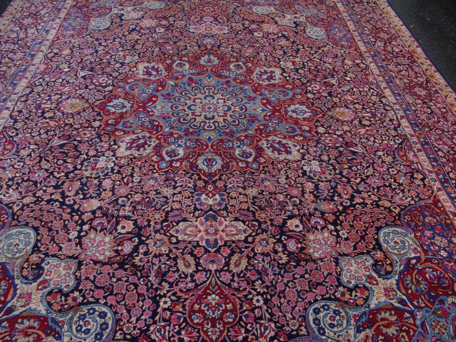 grosser Orient-Teppich, 408x320 cm, gut erhalten mit leichten Gebrauchsspuren - Bild 4 aus 7