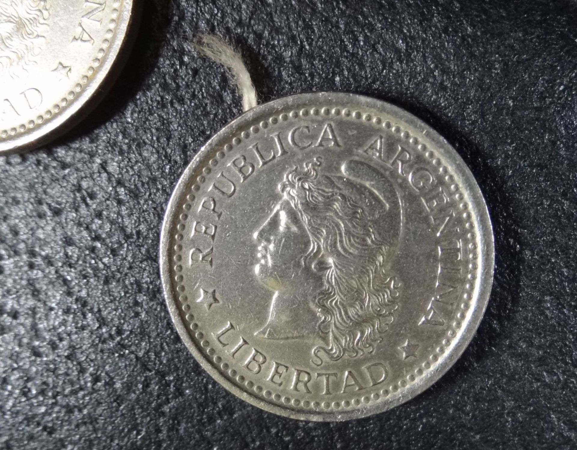 Münzgürtel mit 1 Peso Münzen, Argentinien um 1950/60, zwei feh - Bild 5 aus 8
