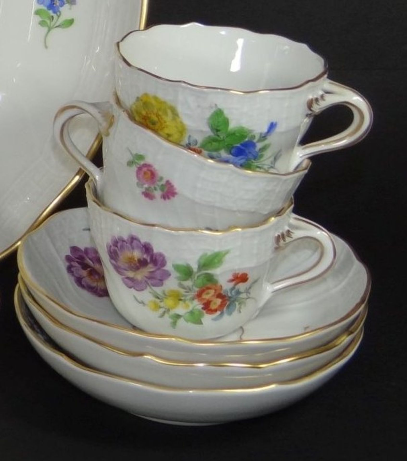 3 Mokkatassen mit U.T. "Meissen" Blumenmnalerei