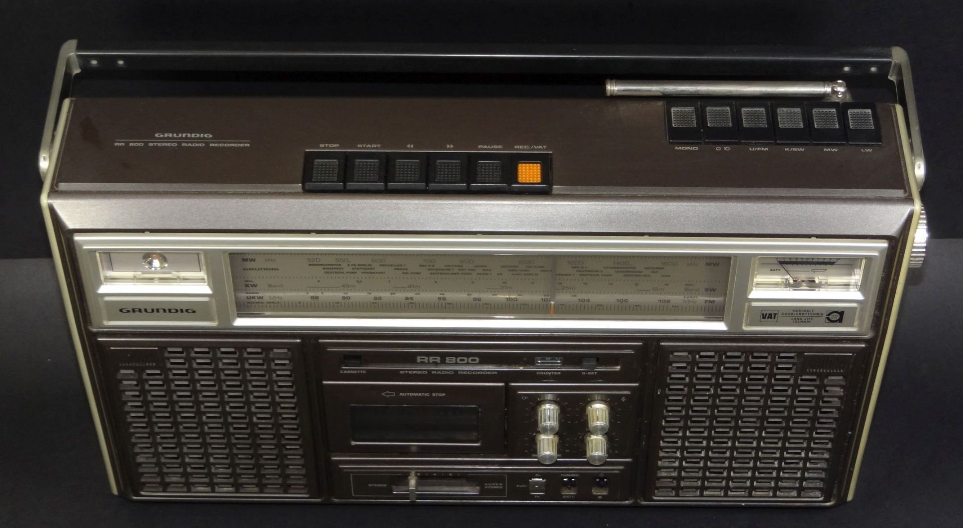 grosser Kassettenrekorder "Grundig RR 800", optisch gut erhalten, Funktion nicht geprüft,H-30 cm, - Bild 5 aus 6