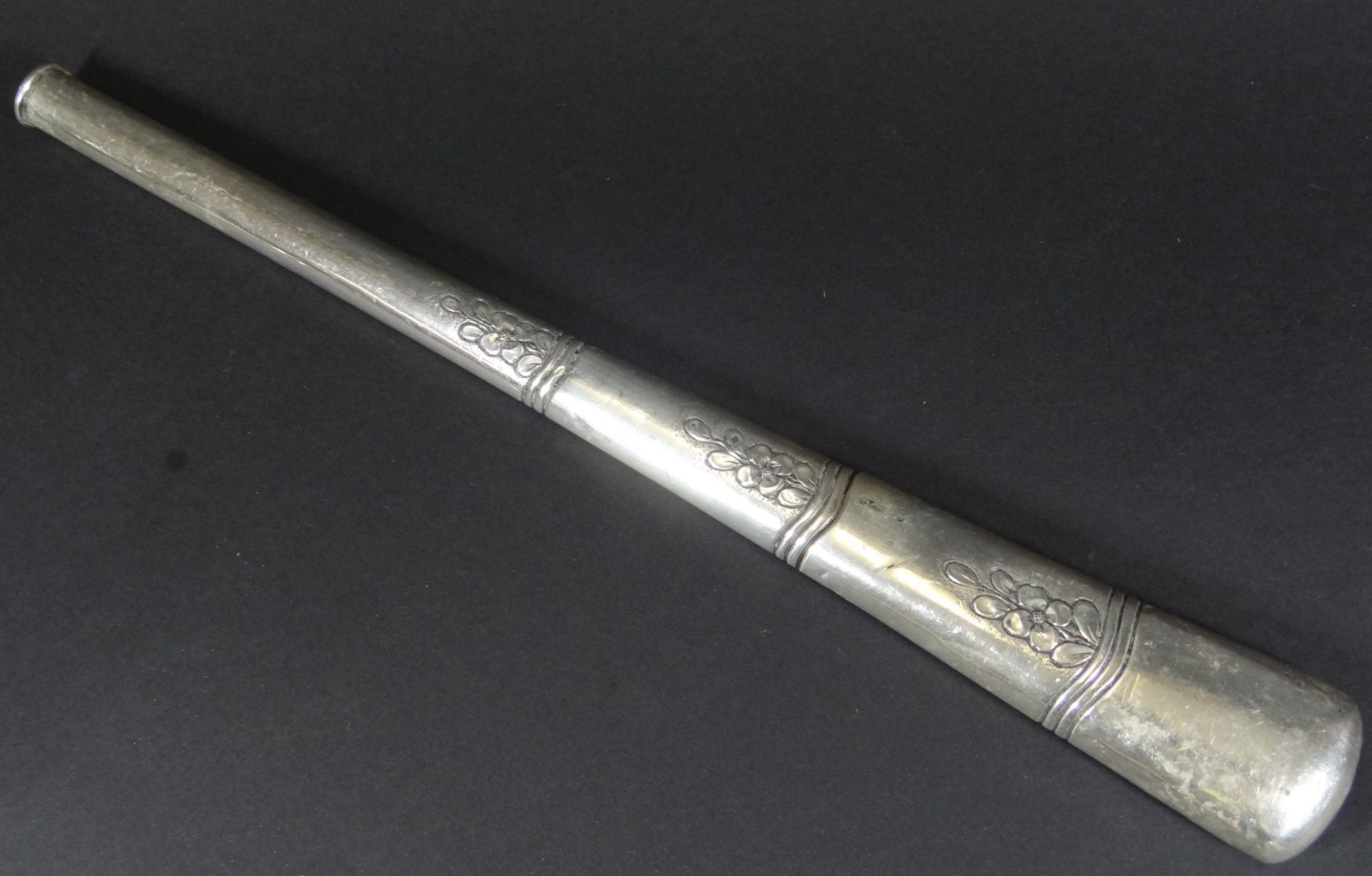 grosser Silber-800- Griff mit Gravur, wohl für Schuhlöffel oder ähnliches, gefüllt, 105 gr., L-30