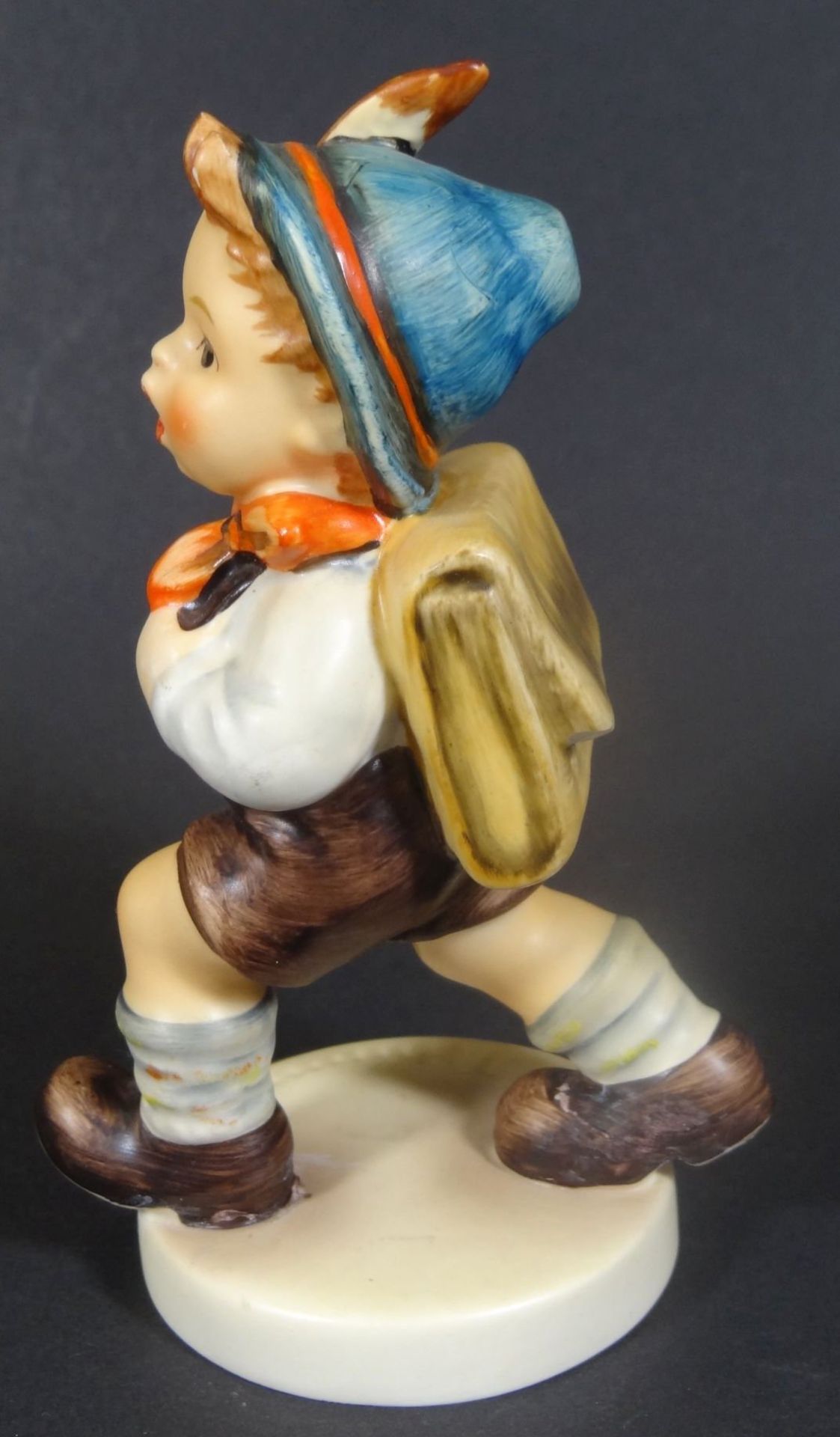 Hummelfigur "school boy" Goebel, H-11,5 cm, kaum sichtbare Klebestelle am Fuss - Bild 3 aus 8