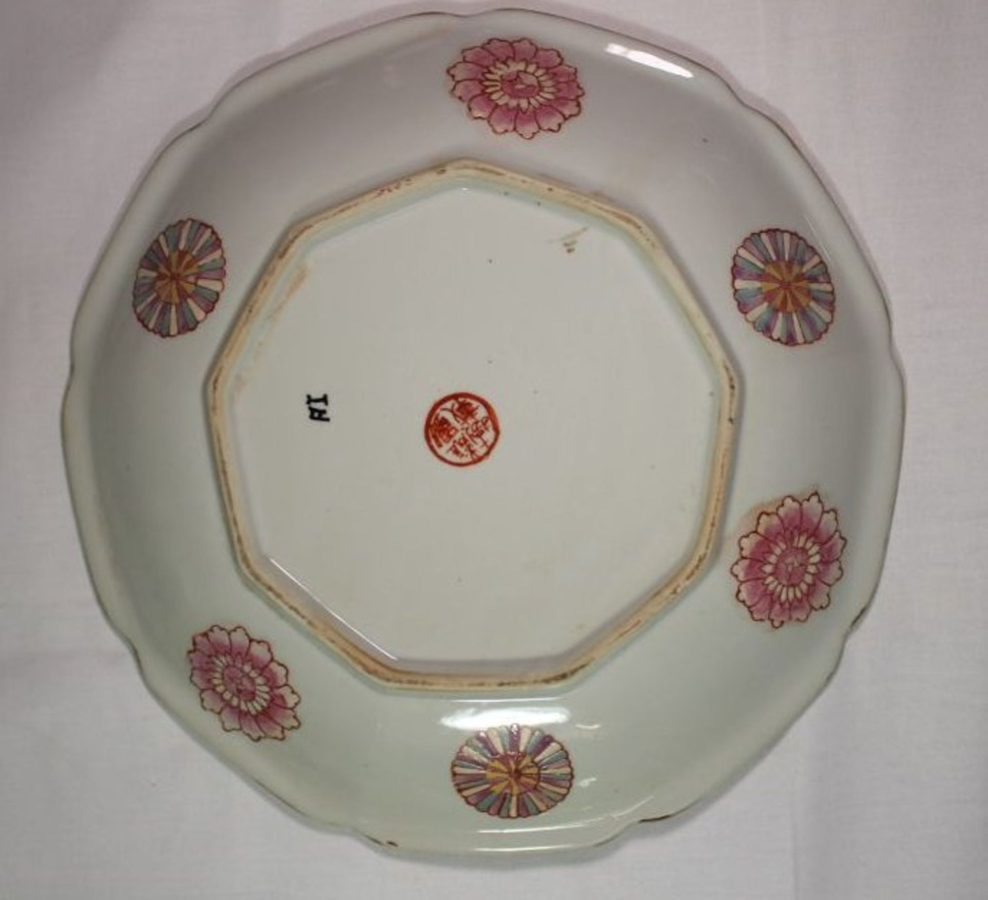 3x div. China-Teller, China, gemarkt, untersch. Darstellungen, ca. D-31cm. - Bild 5 aus 7