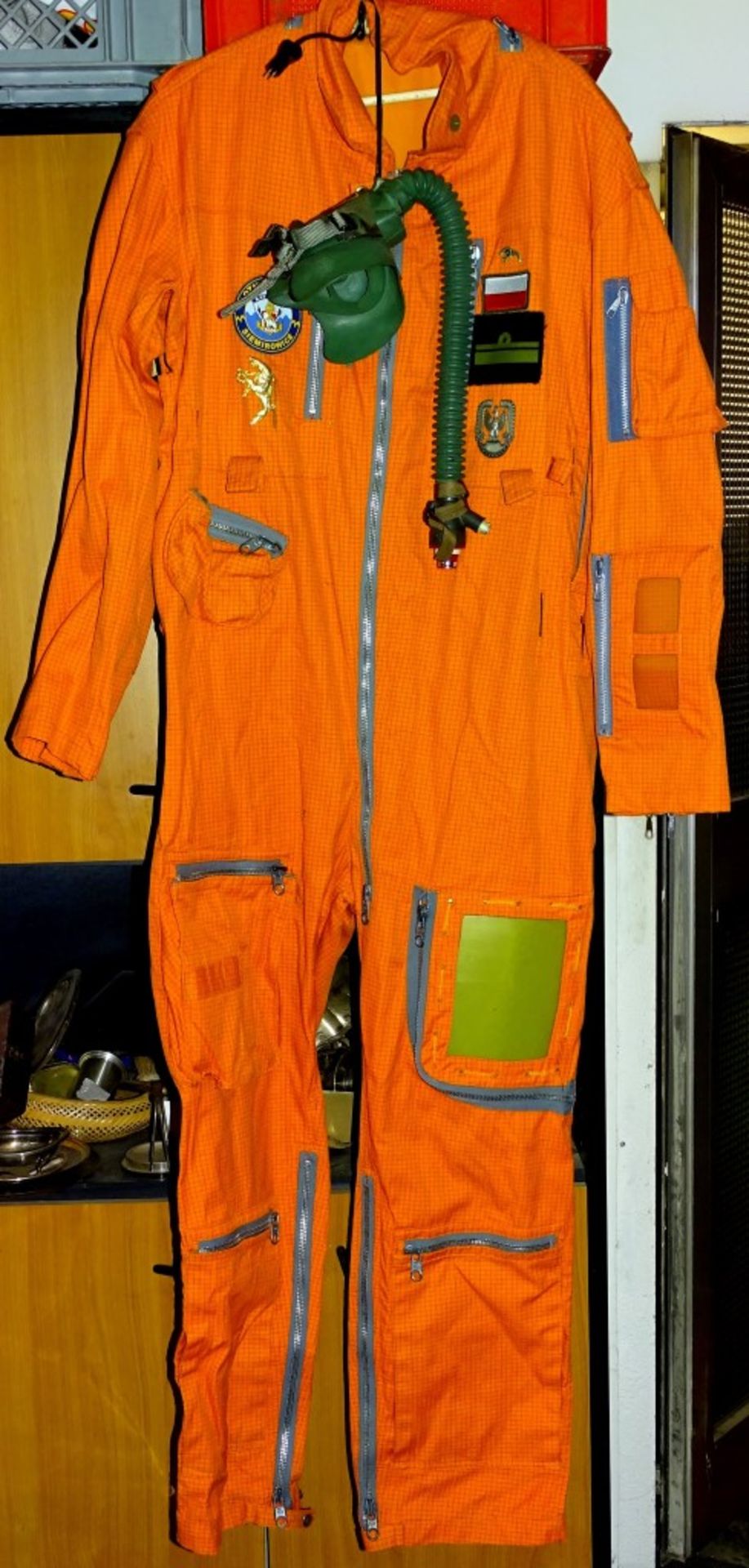 Fliegerkombi: Uniform u. Fliegermaske,Luftfahrt,Polen,Loch oberhalb des rechten Knies - Bild 7 aus 8