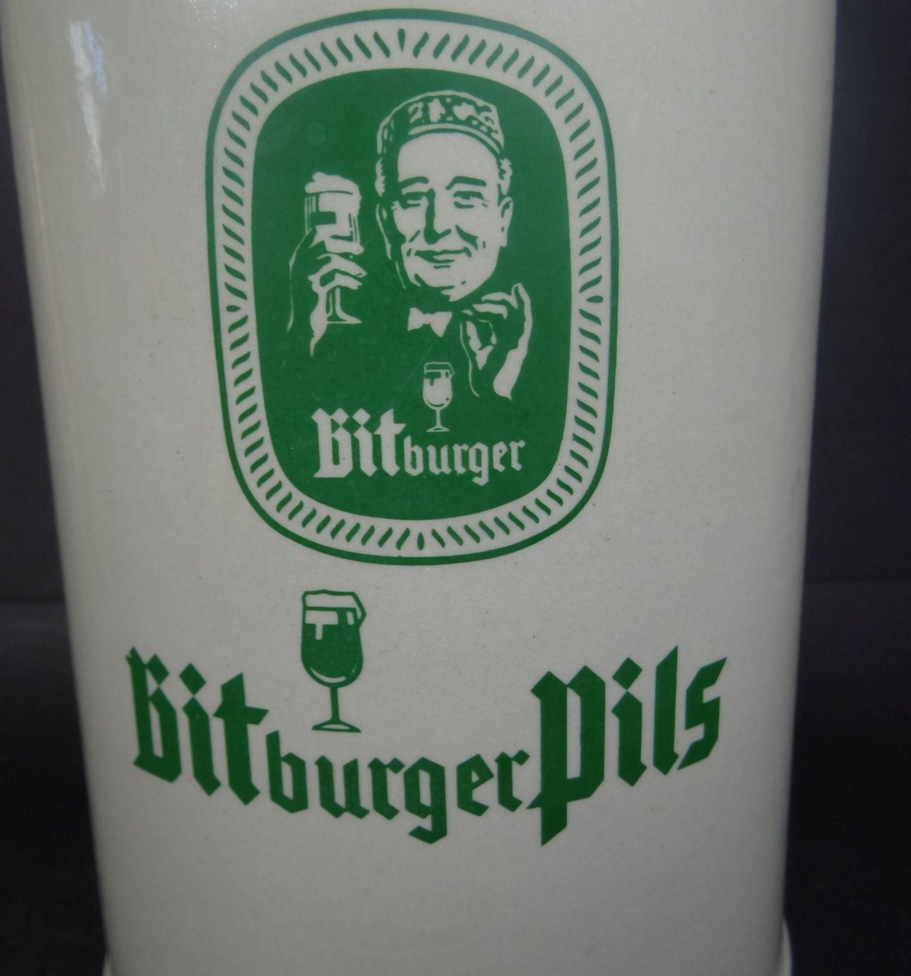 grosser Westerwälder Bierkrug "Bitburger 3 Liter, graues Steinzeug, H-26 cm, - Bild 2 aus 4