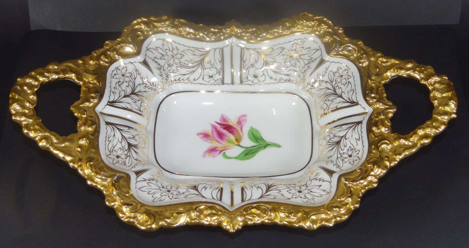 Prunkschale "Meissen" Goldstaffage mit Blume, Schwertermarke mit Punkt, 1.Wahl, H-9 cm, 35x21 cm