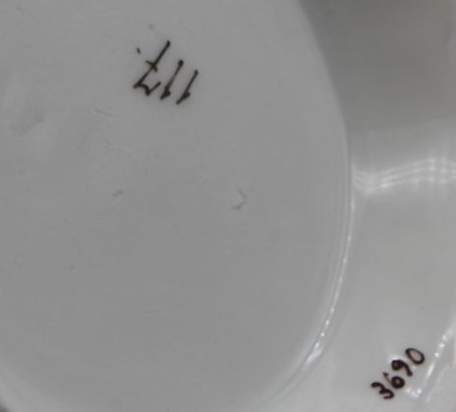 Biedermeier-Kaffeekanne, aufwendige Goldbemalung, Henkel mit Spannungsriss dieser geklebt, H-14, - Bild 4 aus 4