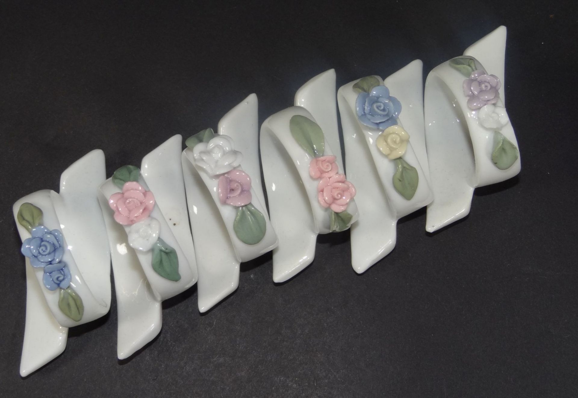 6x Sewrviettenringe mit aufgesetzten Blüten in orig. Karton, 4x7 c - Bild 3 aus 3