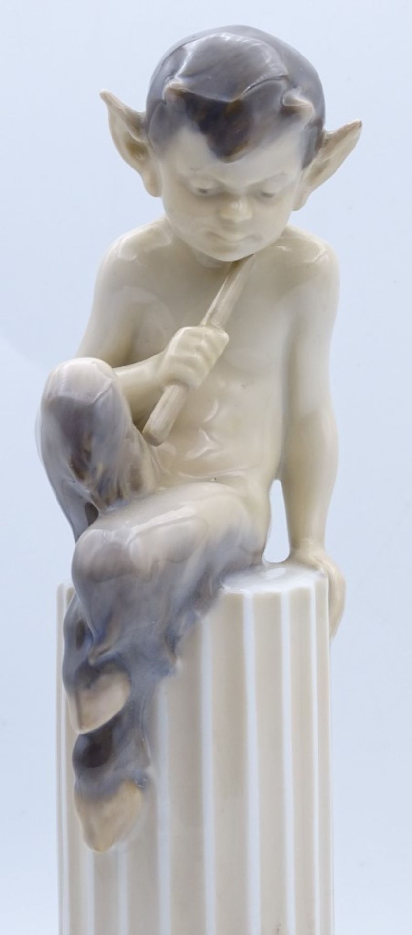 Faun auf Säule mit Eichhörnchen, "Royal Copenhagen" Dänemark,Modellnr. 456,H-21,5cm,unbeschä - Bild 2 aus 5