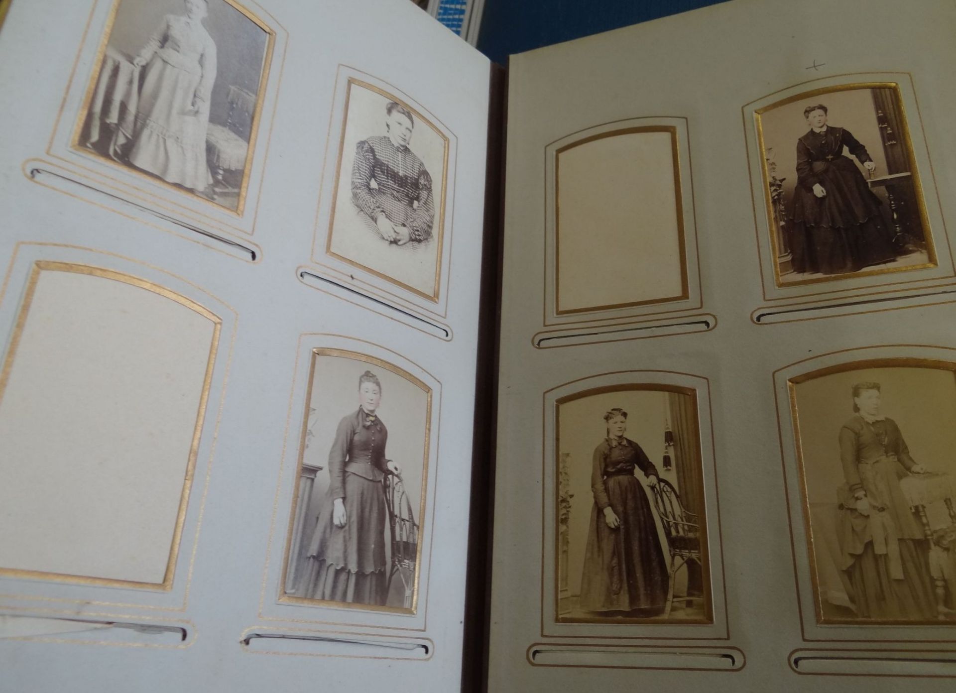 Fotoalbum einer Altenbrucher Familie mit 36 Fotos ab ca. 1850, Jugendstil-Album Rücken Stück lose, - Bild 6 aus 6