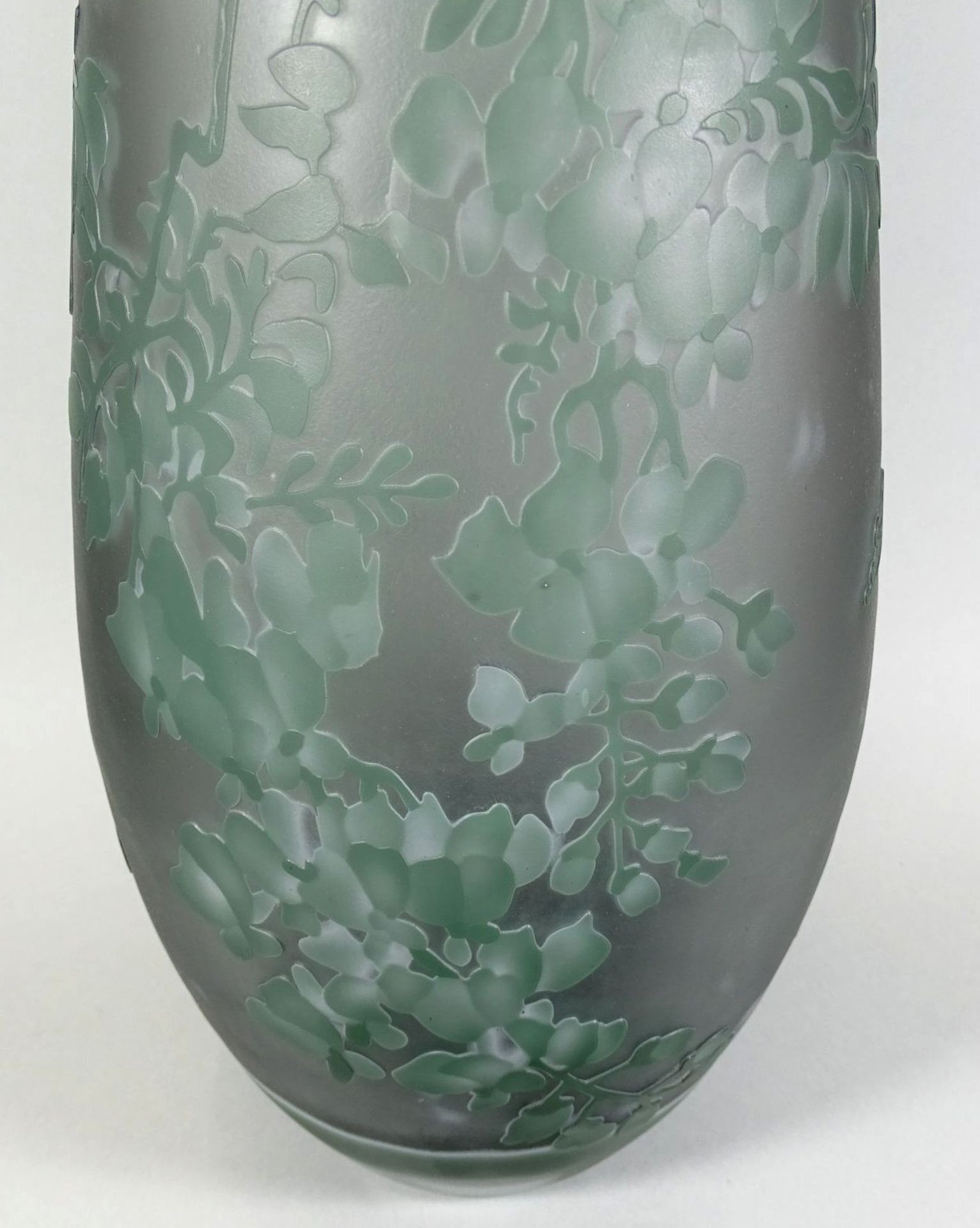 hohe Vase Type Gallè gemarkt in Boden und seitlich signiert, , Zweige und Vogel, überfangen und - Bild 9 aus 9