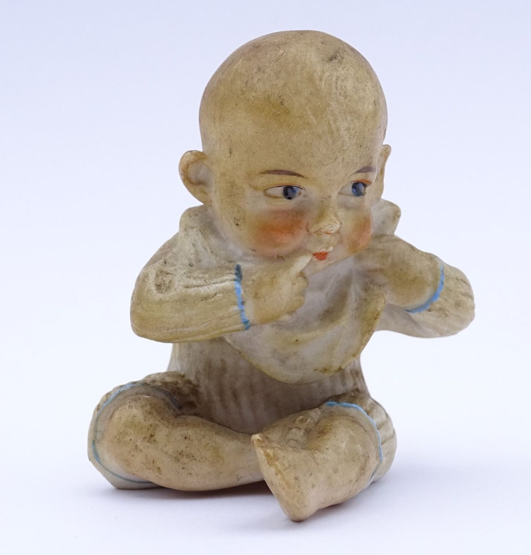 Alte Porzellan Figur - Kleinkind mit lätzchen,nummeriert,H-6,5c