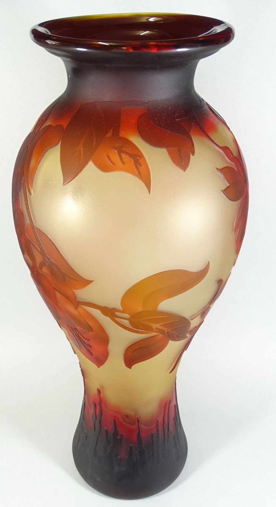 hohe Vase Type Gallè gemarkt in Boden und seitlich signiert, , Zweige und Vogel, braun/rot - Bild 2 aus 10