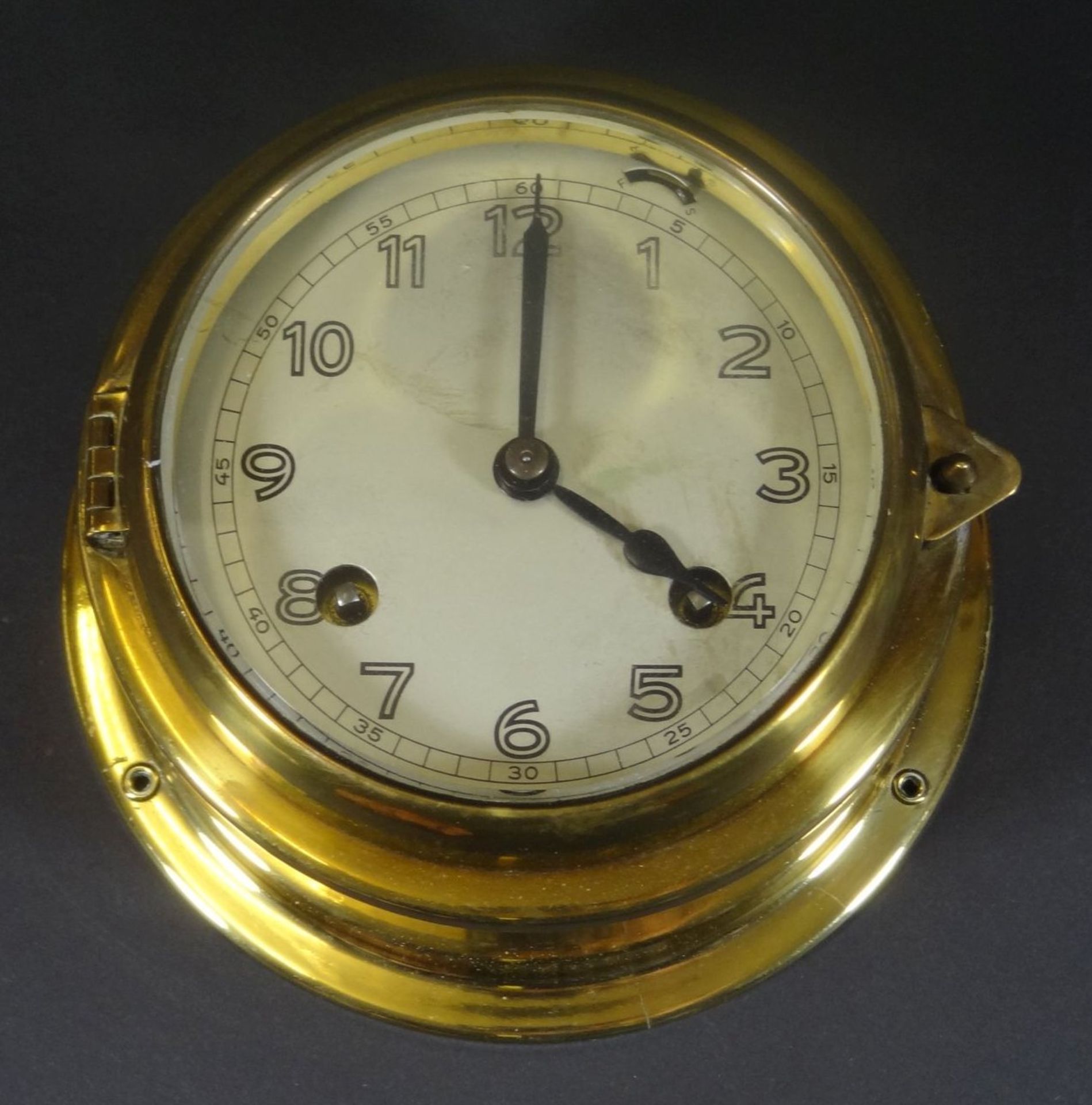 Glasenuhr in Messinggehäuse, Werk steht?, D-15 cm, H-7 c