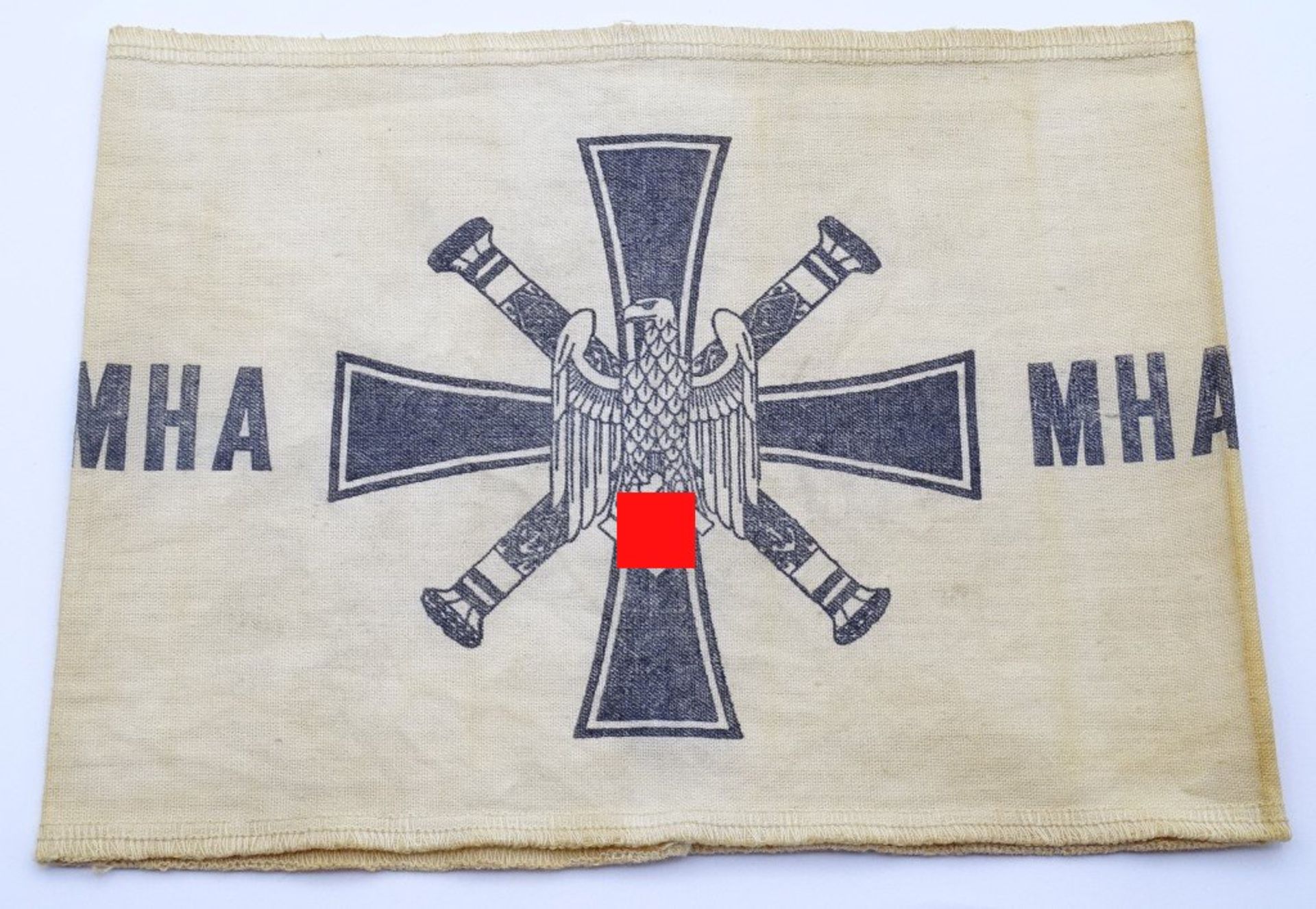 Armbinde der Kriegsmarine,weisser Stoff mit aufgedrucktenem Wappen des Großadmirals und MH