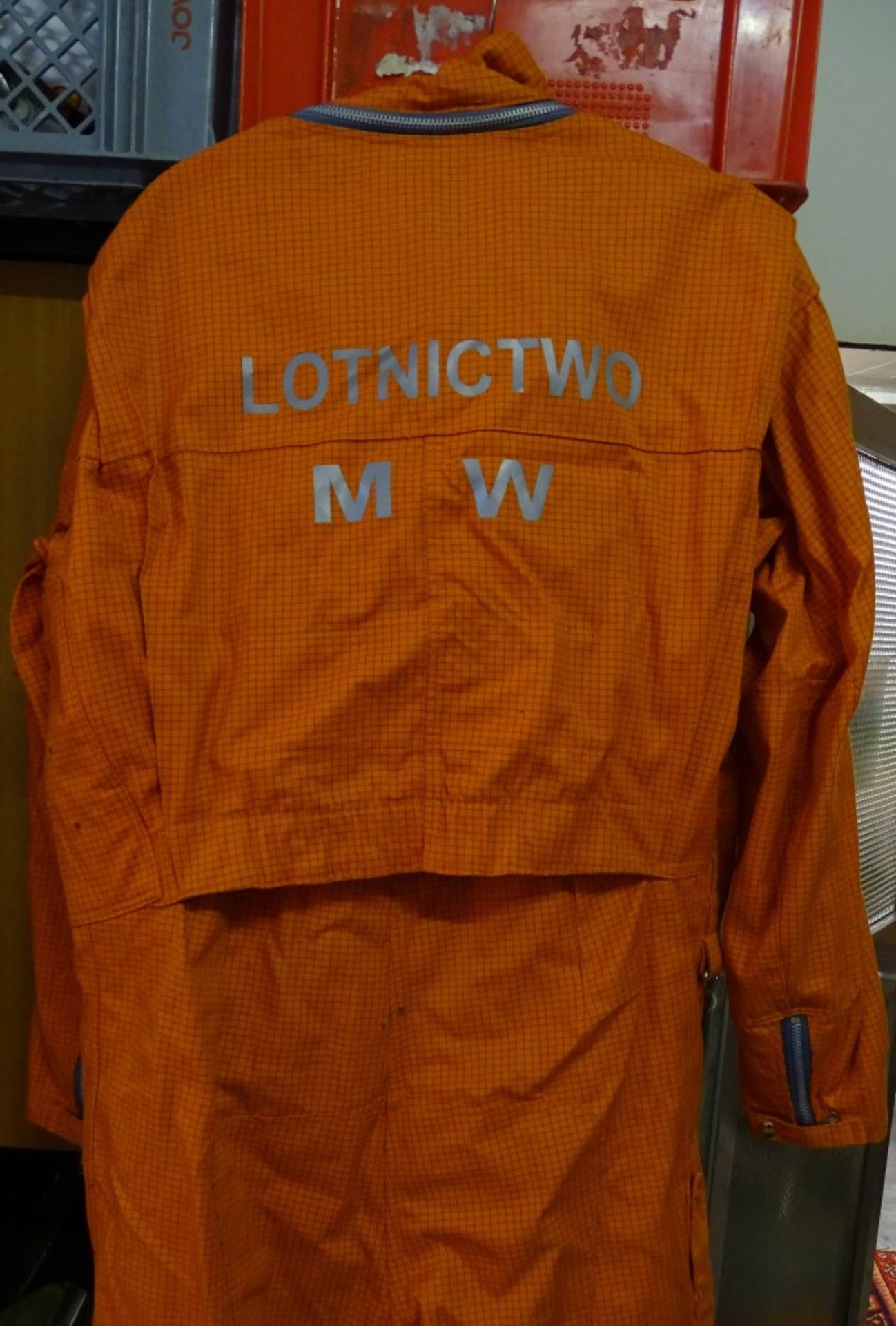 Fliegerkombi: Uniform u. Fliegermaske,Luftfahrt,Polen,Loch oberhalb des rechten Knies - Bild 5 aus 8