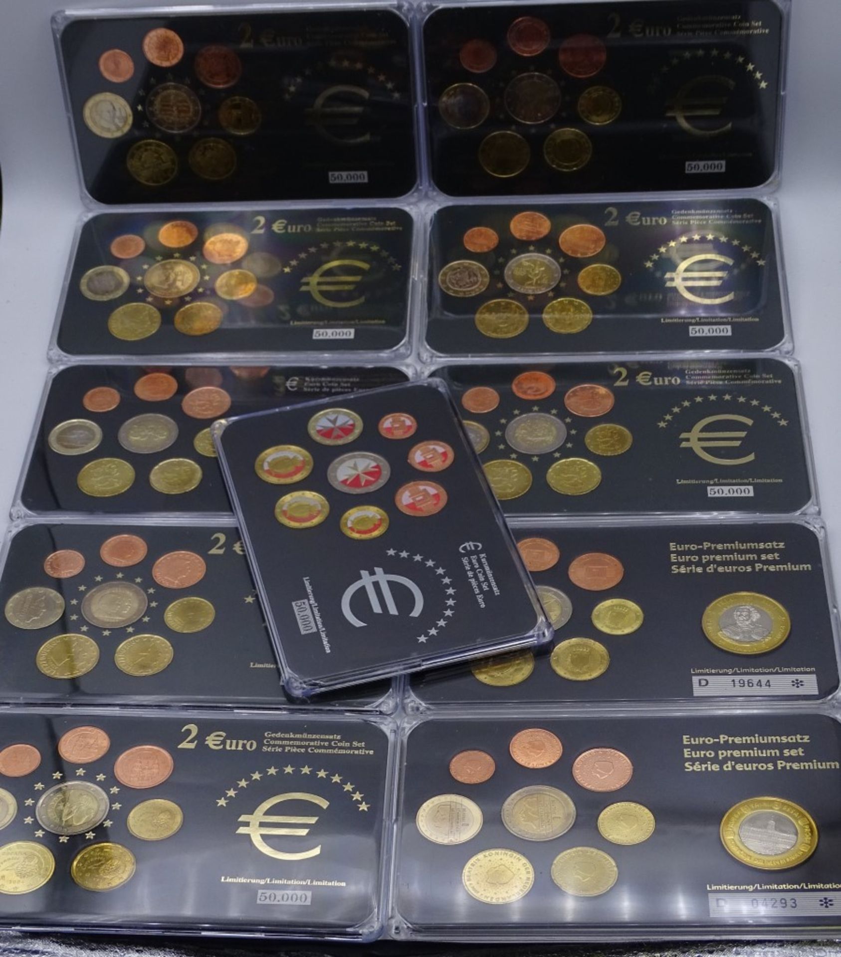 Konvolut Euro Gedenk-u. Kursmünzsätze in Kasten,ges.11 Stück,= 42,68 Euro.O - Bild 2 aus 10