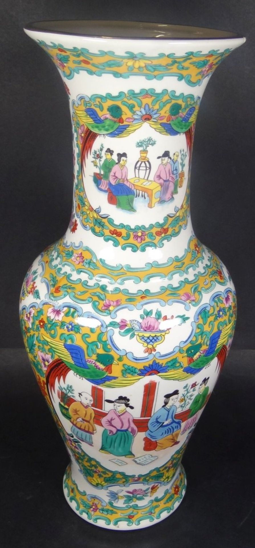 hohe Vase, China, figürl. Dekor, gemarkt, H-37 c - Bild 2 aus 7