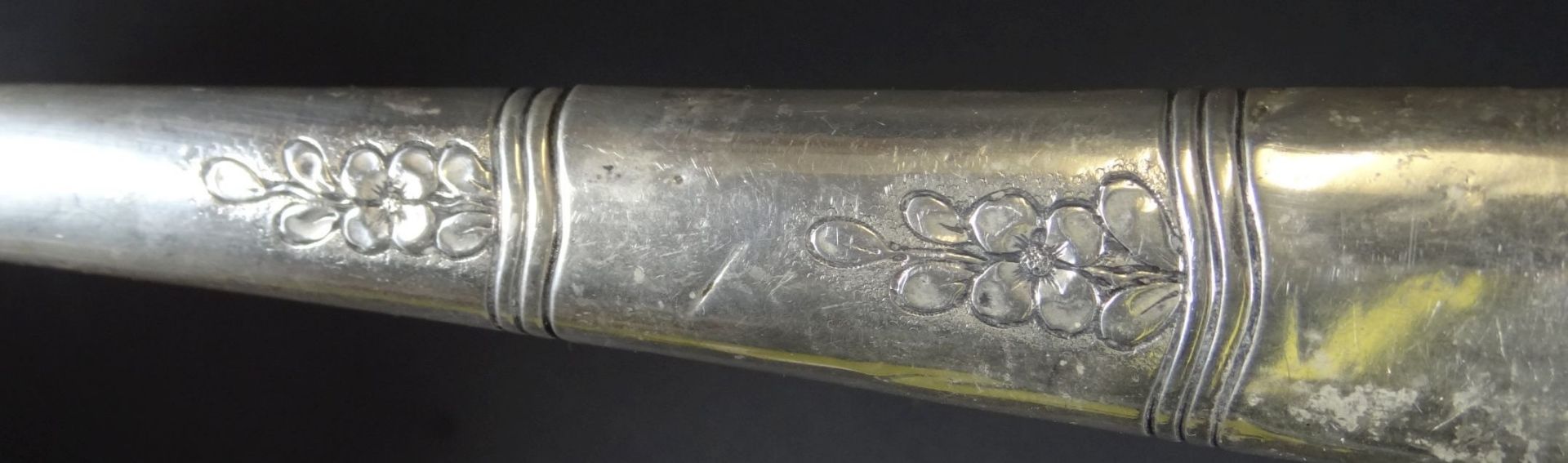 grosser Silber-800- Griff mit Gravur, wohl für Schuhlöffel oder ähnliches, gefüllt, 105 gr., L-30 - Bild 2 aus 6