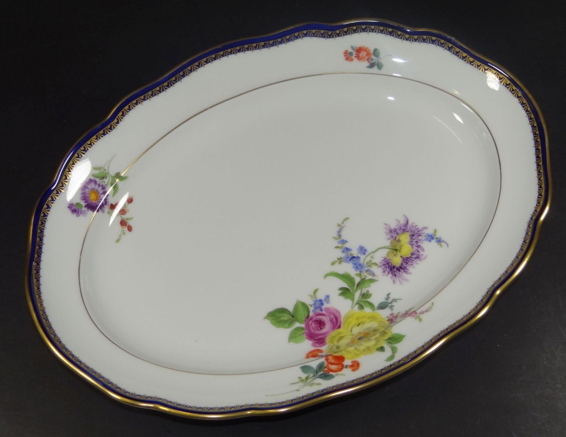 grosse ovale Platte "Meissen" Blumen, Kobalt- und Goldrand, , 35x25 cm, H-4,5 cm