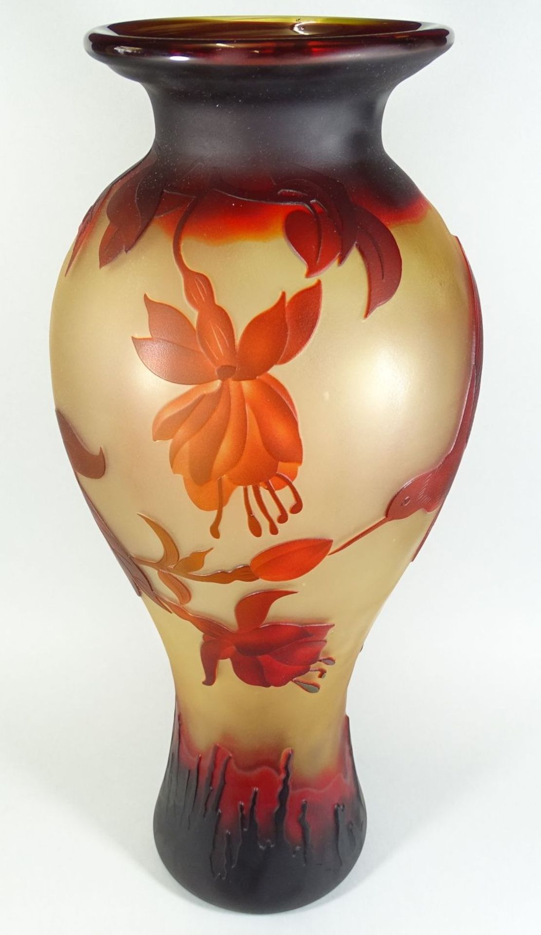 hohe Vase Type Gallè gemarkt in Boden und seitlich signiert, , Zweige und Vogel, braun/rot - Bild 3 aus 10