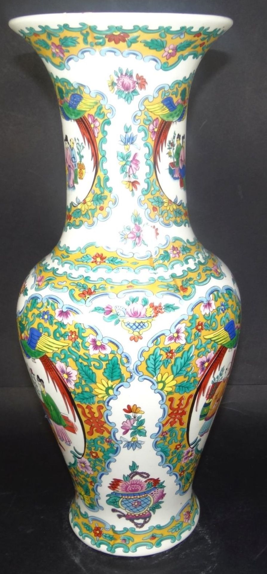 hohe Vase, China, figürl. Dekor, gemarkt, H-37 c - Bild 4 aus 7
