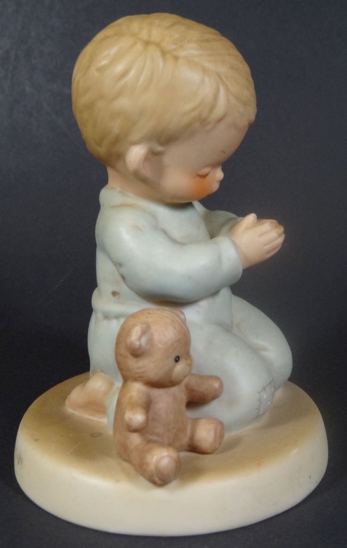 betender Junge mit Teddy "Memories of Yesterday", H-10,5 cm - Bild 4 aus 5