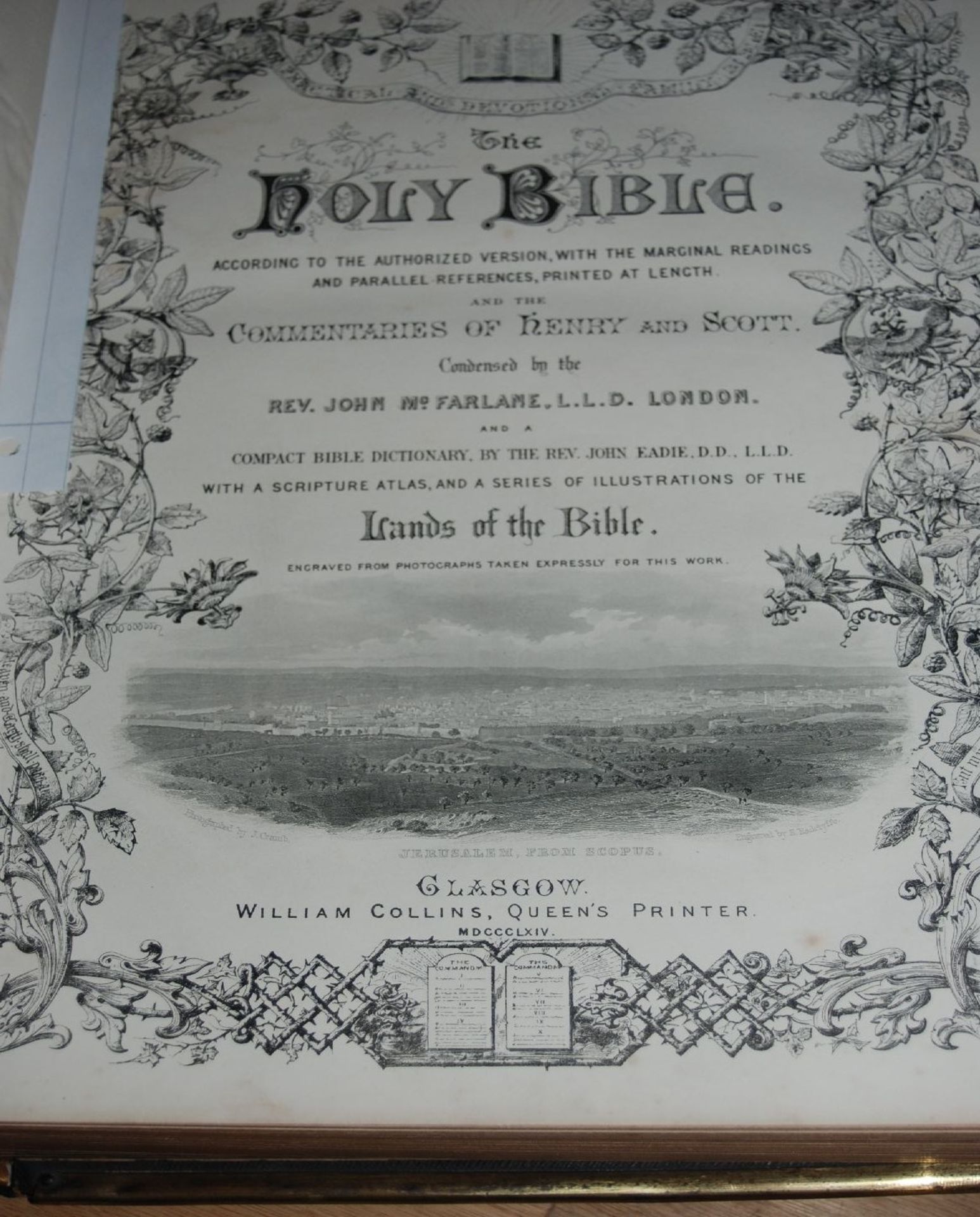 The Holy Bilble" Glasgow 1864, Grossband mit vielen Stahlstichen mit Motiven aus dem Hl. Land,