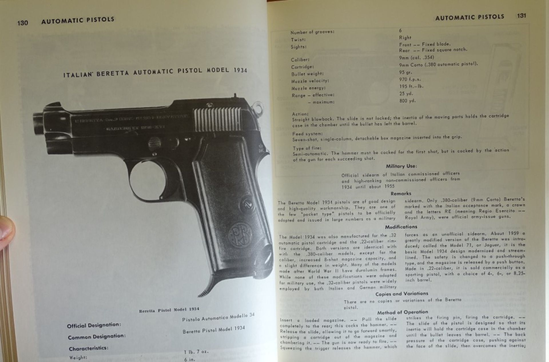 Zwei Bände über Internationale Bewaffnung,Geschichte und technischen Informationen über 400 Waffen. - Bild 3 aus 10