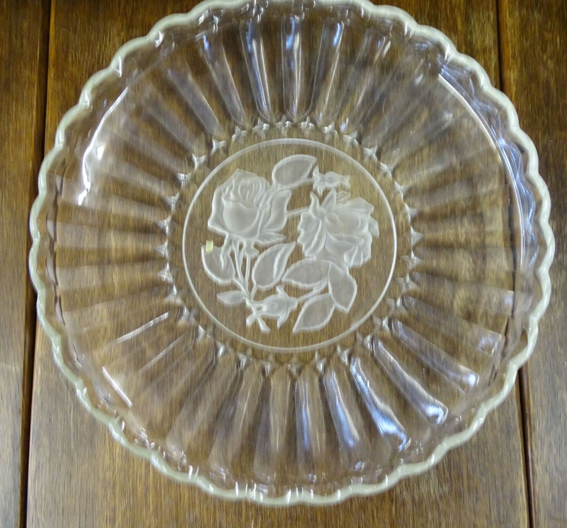 grosse Kristall-Schale, mittig mit Rosen, Alters-u. Gebrauchsspuren, Kratzer, D-29 cm