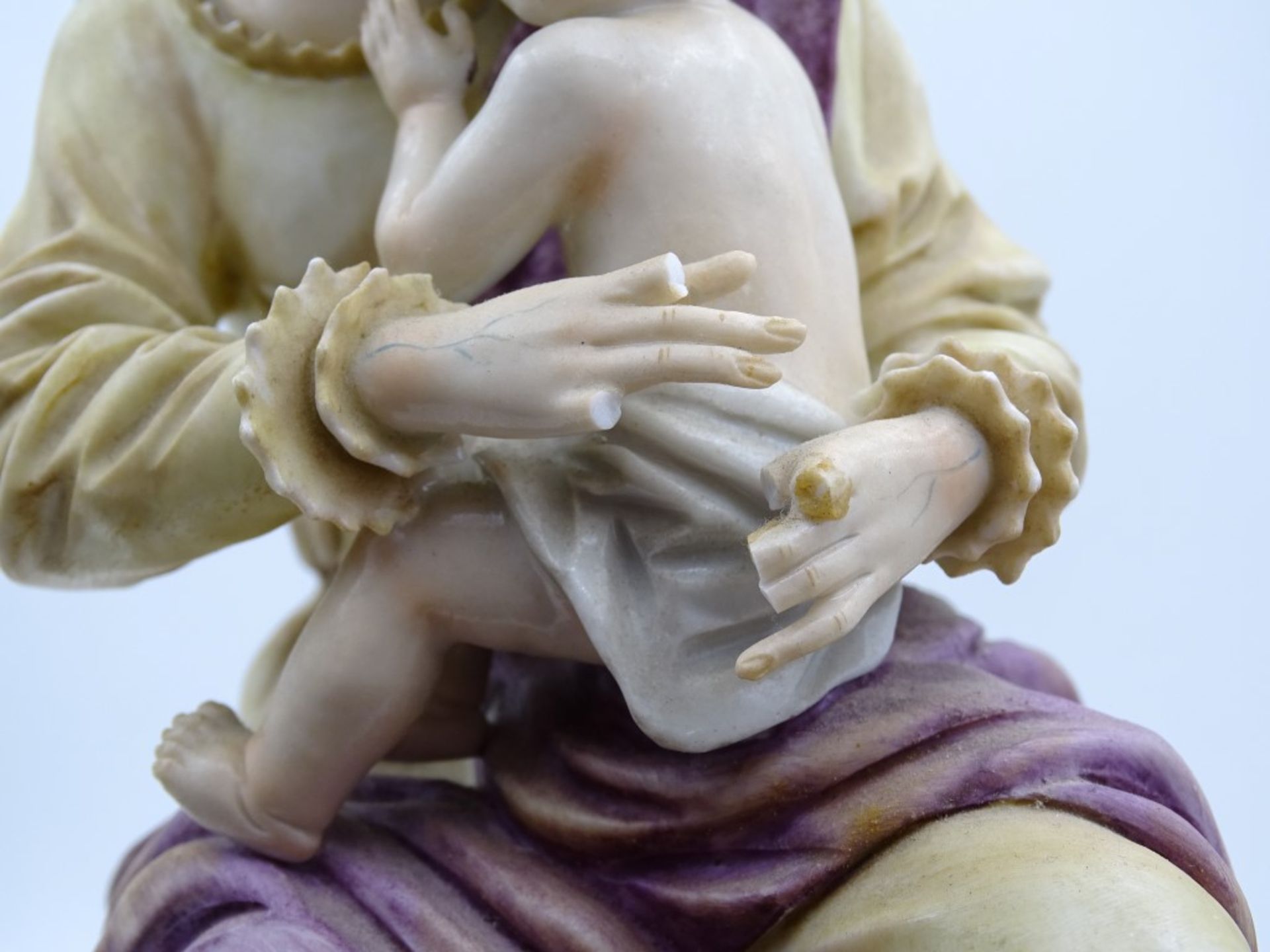 Madonna mit Kind "Sitzendorf",bemalt,H-29cm,Finger beschädigt - Bild 6 aus 6