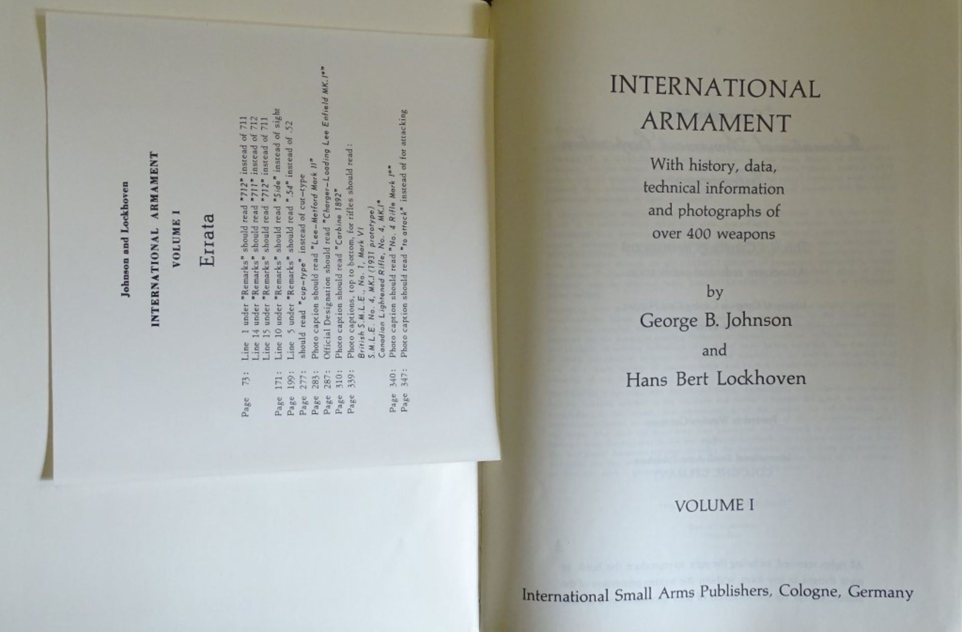 Zwei Bände über Internationale Bewaffnung,Geschichte und technischen Informationen über 400 Waffen. - Bild 2 aus 10