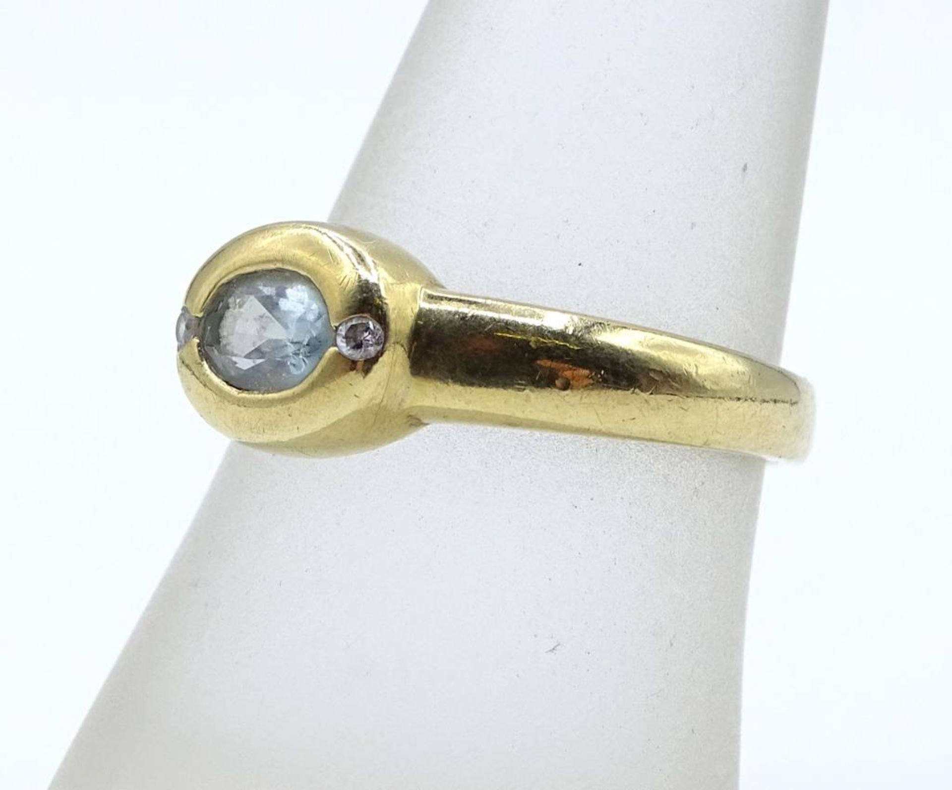 333er GG Ring mit einen hellblauen Stein und seitlich klare Steine, 2,70gr., RG 56 - Bild 3 aus 3