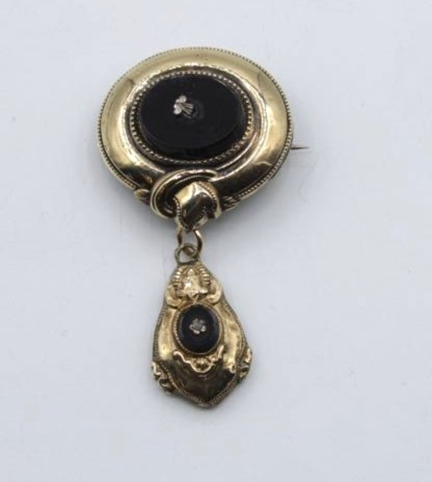 Biedermeier Schaumgoldbrosche, schwarze Steine, Alters-u. Tragespuren, L-6cm B-3cm.