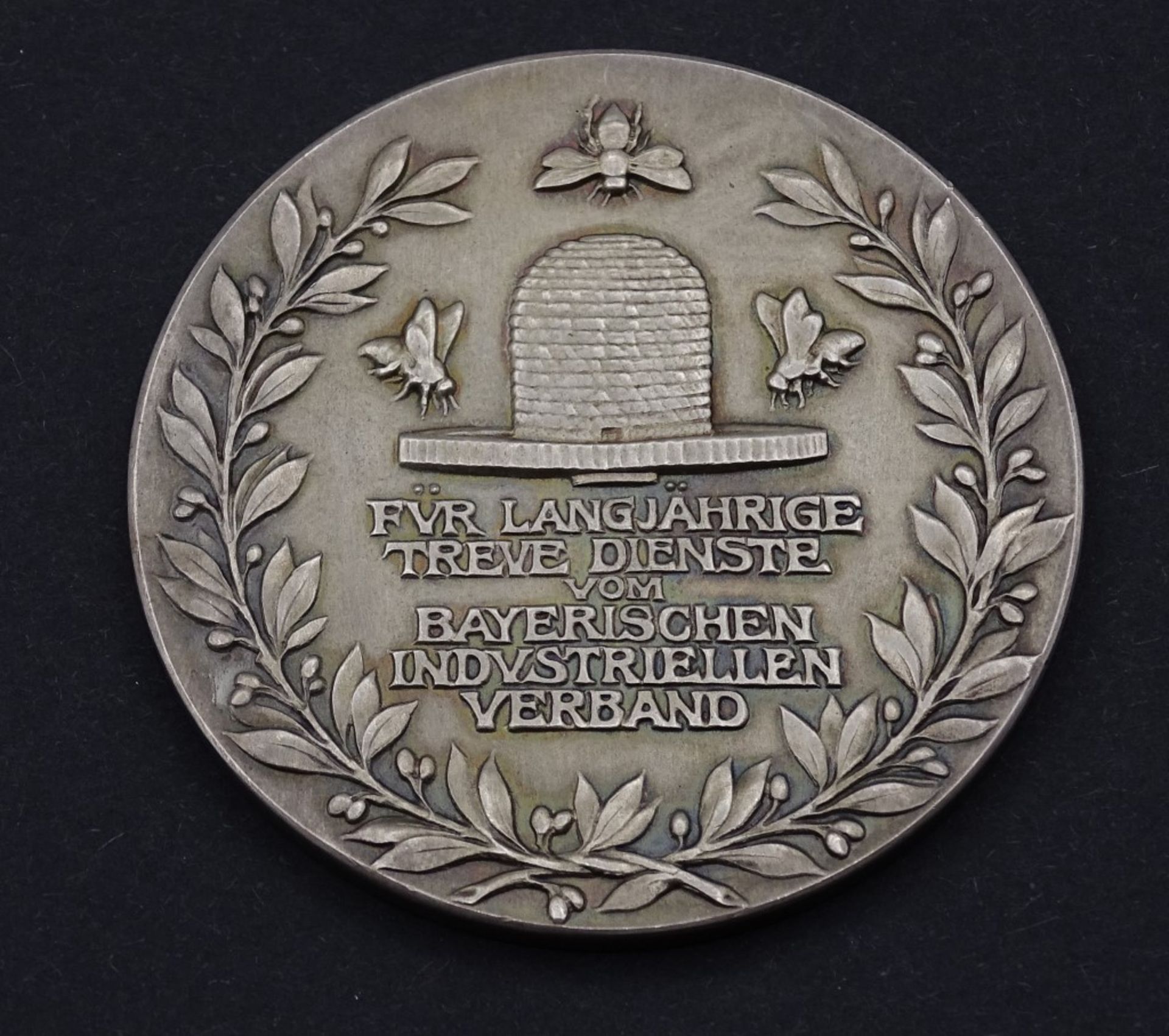 Silber Medaille für Langj.Treue Dienste , Bienenkorb mit drei Bienen-als Symbol für Fleiss,Silber
