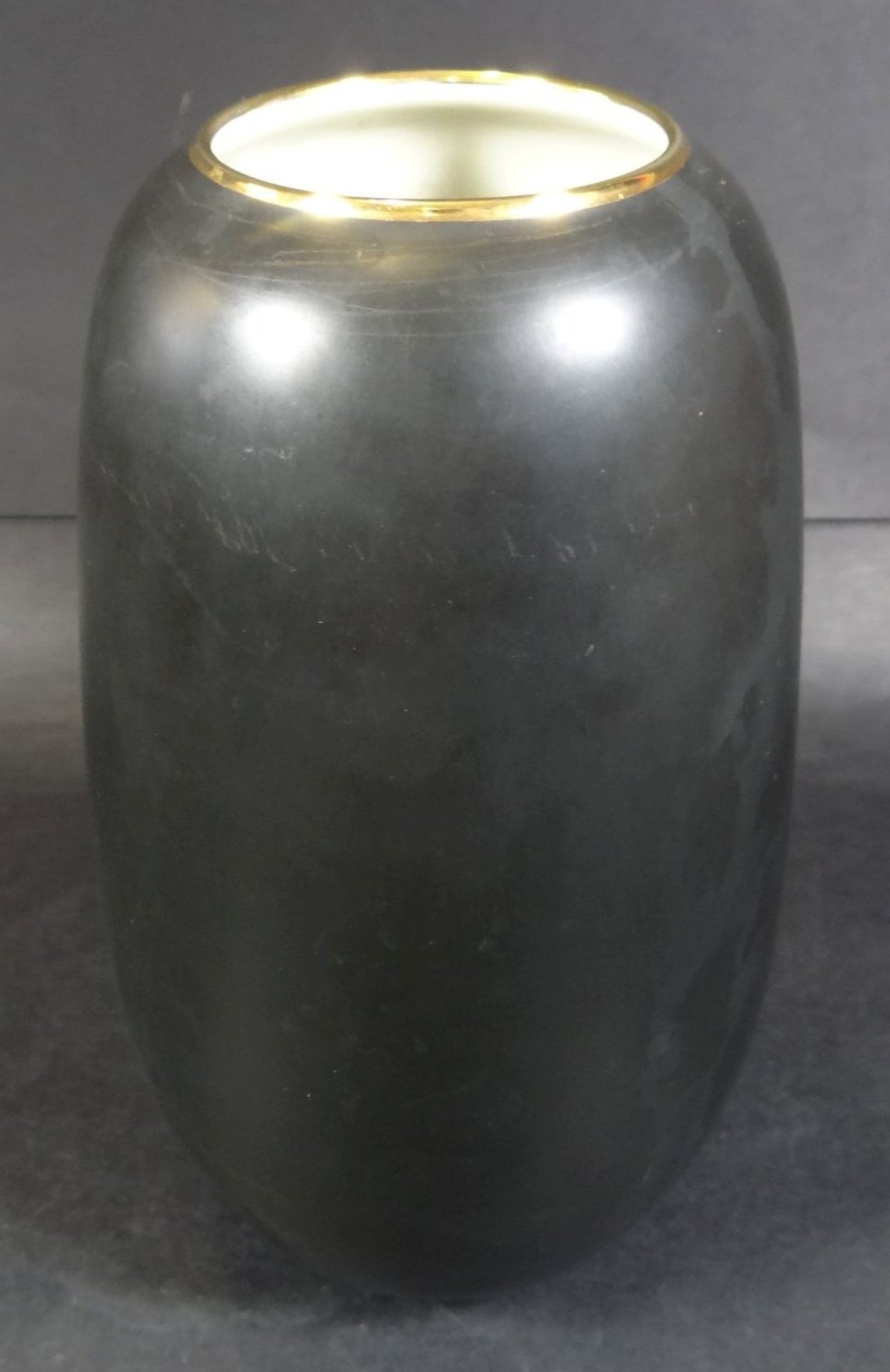 schwarze Vase mit Rosen, "PMP", H-17 cm - Bild 3 aus 4