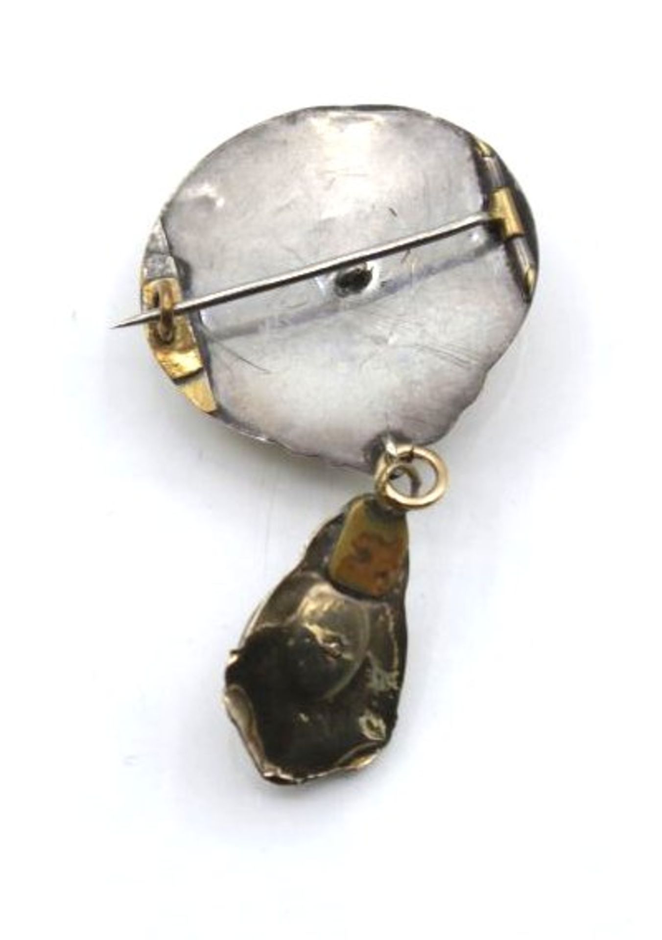Biedermeier Schaumgoldbrosche, schwarze Steine, Alters-u. Tragespuren, L-6cm B-3cm. - Bild 3 aus 3