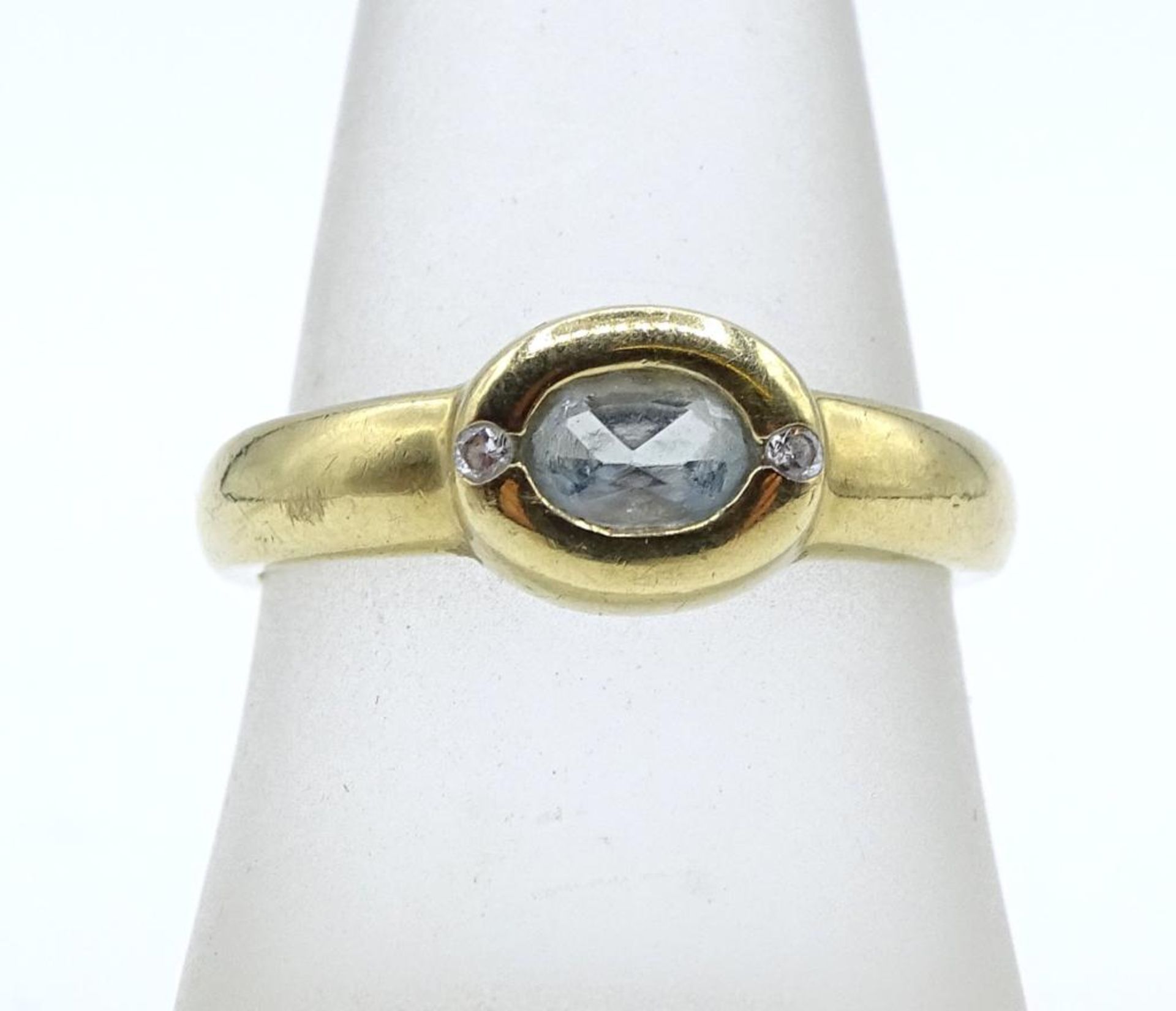 333er GG Ring mit einen hellblauen Stein und seitlich klare Steine, 2,70gr., RG 56 - Bild 2 aus 3