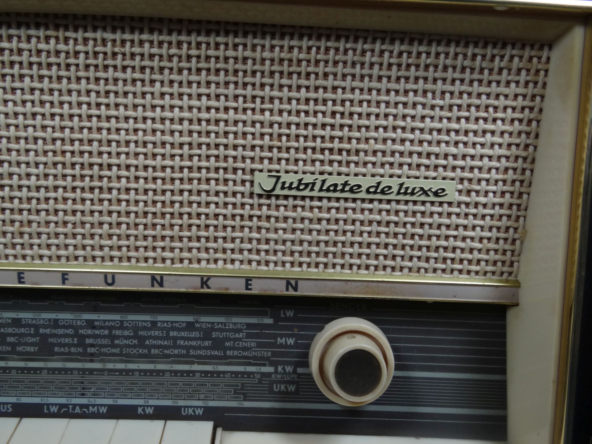 kleines Holzradio "Telefunken" Jubilate de Luxe, H-22 cm, B-37 cm - Bild 2 aus 6