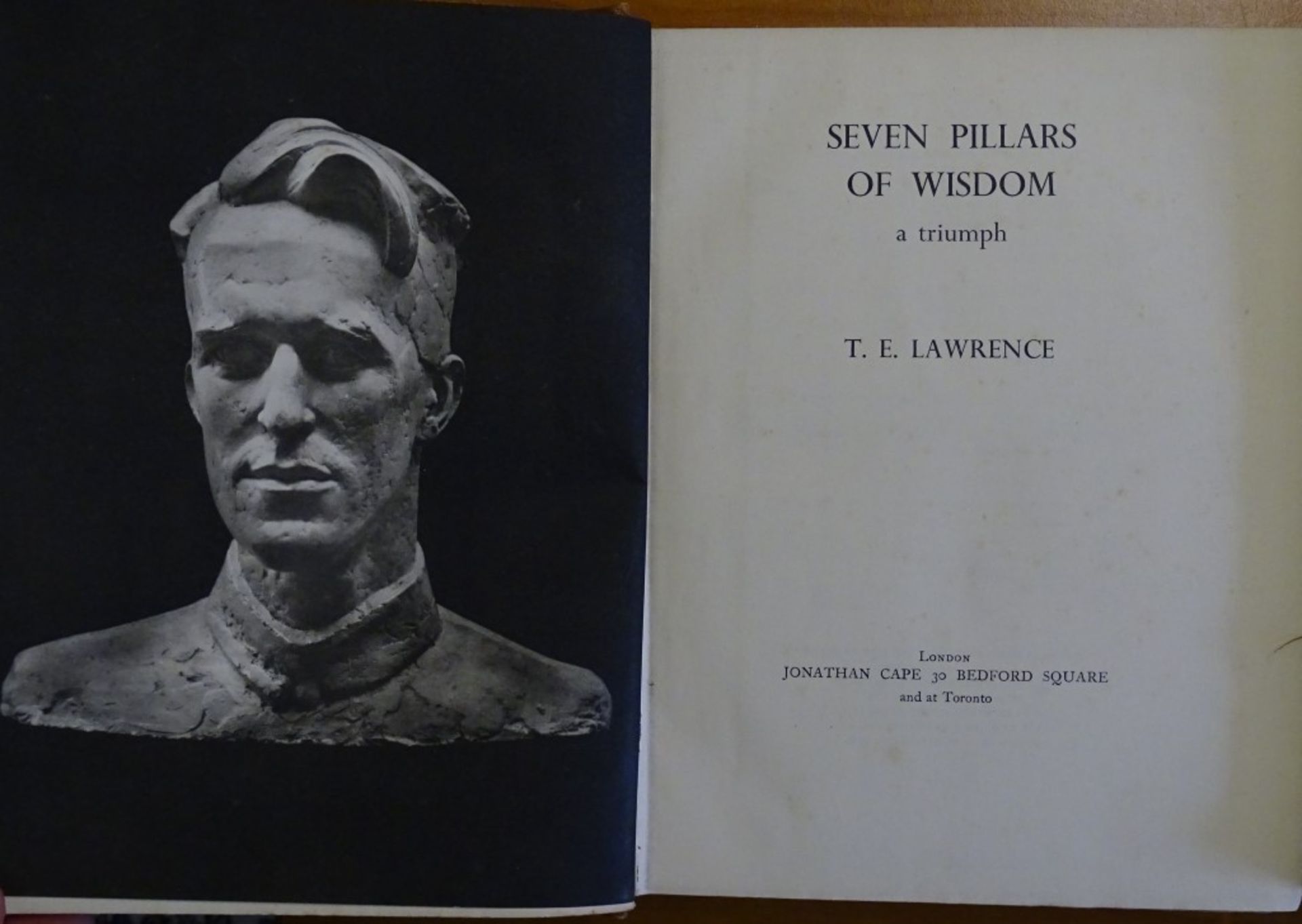 Drei Bücher von T.E.Lawrence,Die sieben Säulen der Weisheit in Deutsch und in Englis - Bild 2 aus 10