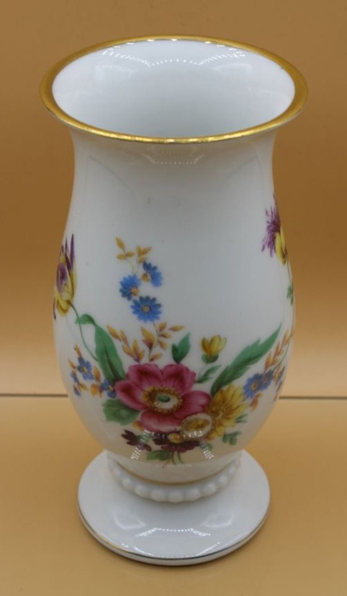 Vase, Hutschenreuther, älter, florale Bemalung, Stand mit Perlrand, H-17,5cm. - Bild 2 aus 4