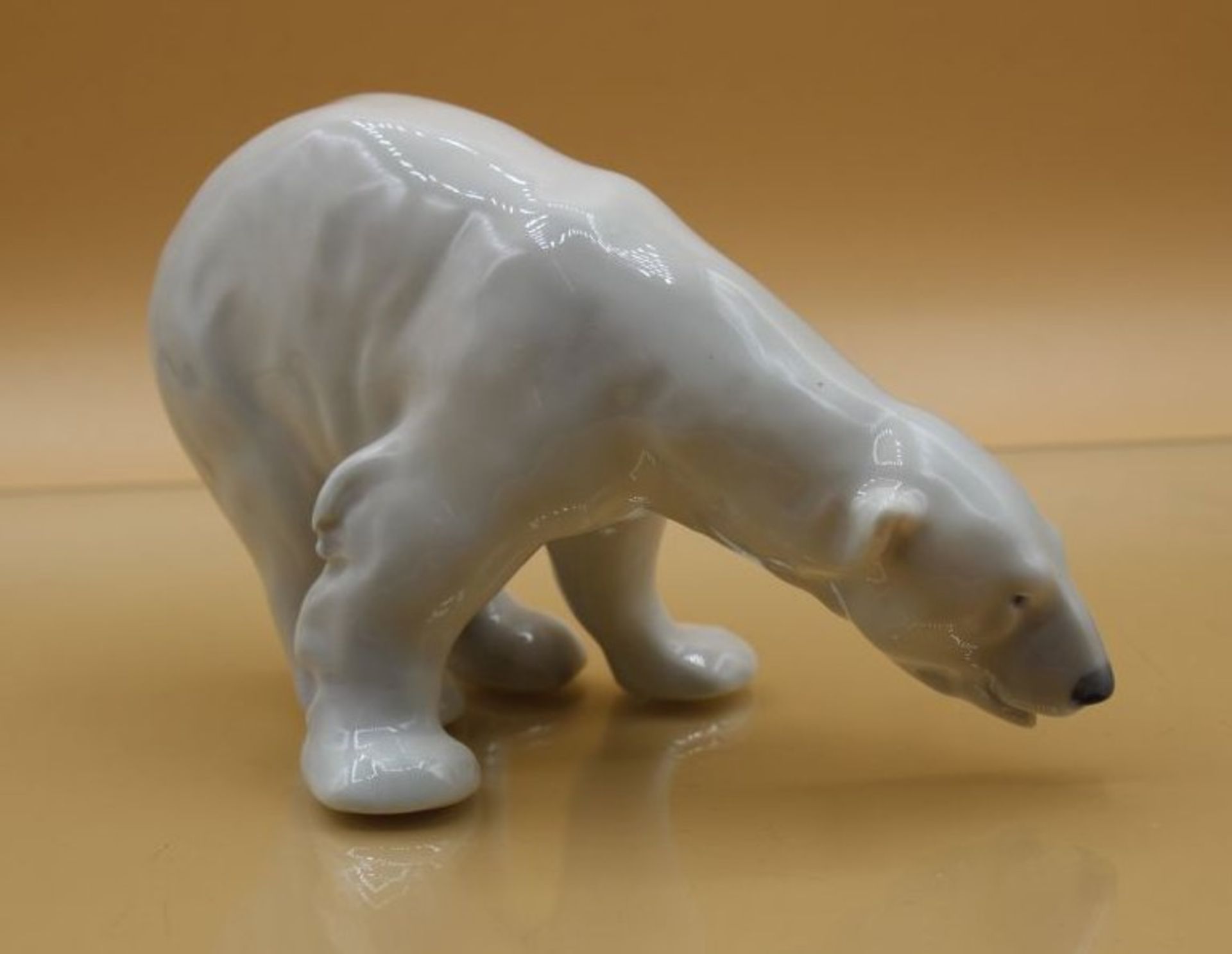 schnüffelnder Eisbär, Royal Copenhagen, 20. Jhd., Modellnr. 321, Entw. Carl Johan Bonnesen, H-9cm - Bild 2 aus 4